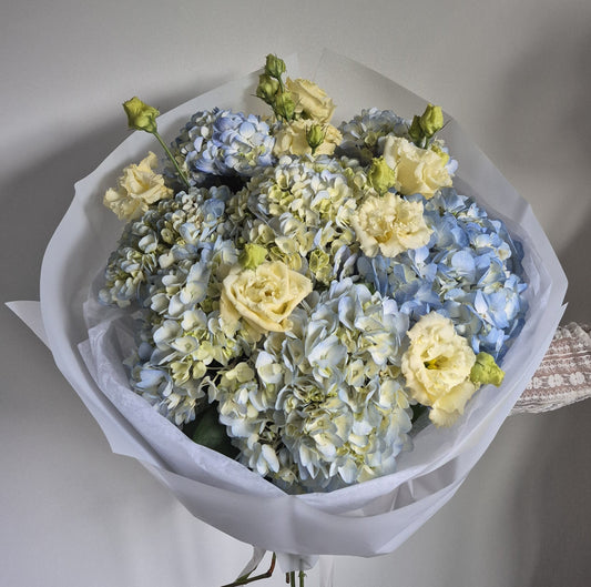 Bouquet "Morning Dew" Hydrangeas Lisianthus