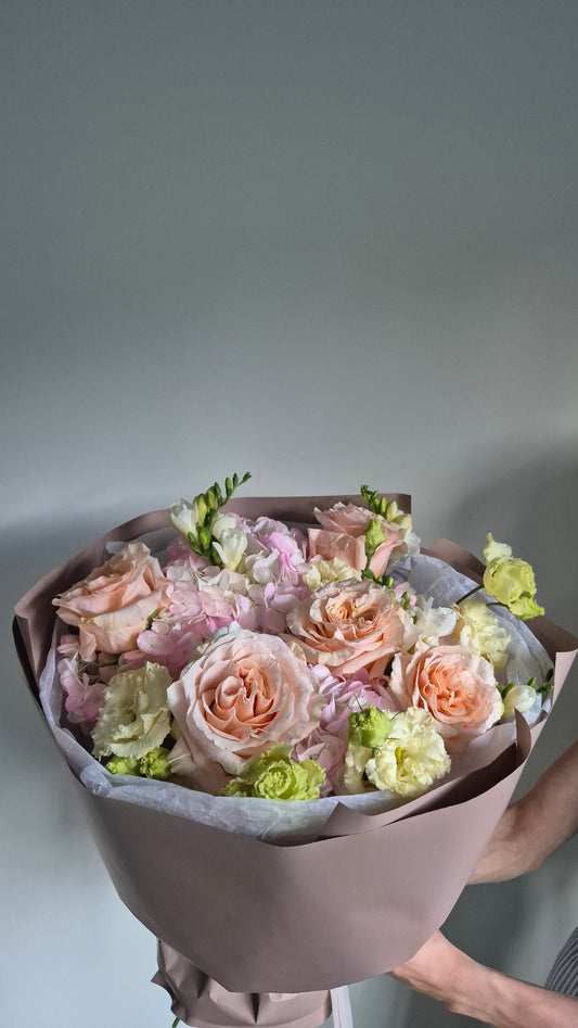 Bouquet "Princess Garden" Hydrangea, Roses , Spray Roses