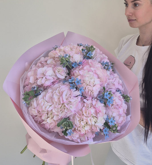 Bouquet "Starry Cloud" Hydrangeas Tweedia