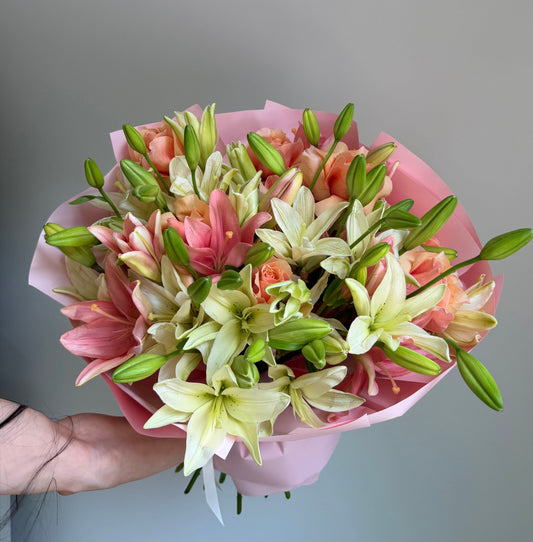 Bouquet "Berry Pavlova" Roses Lilies