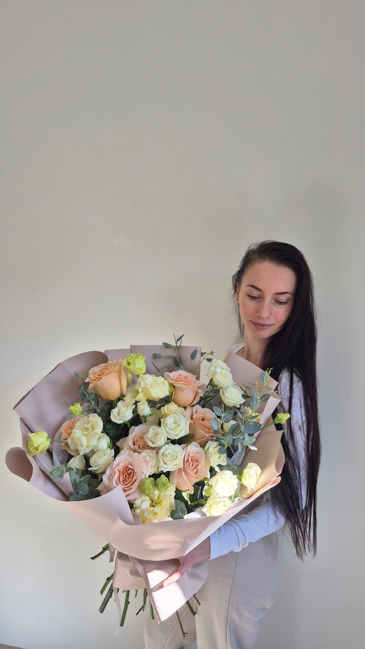 Bouquet "Graceful Harmony" Roses, Spray Roses