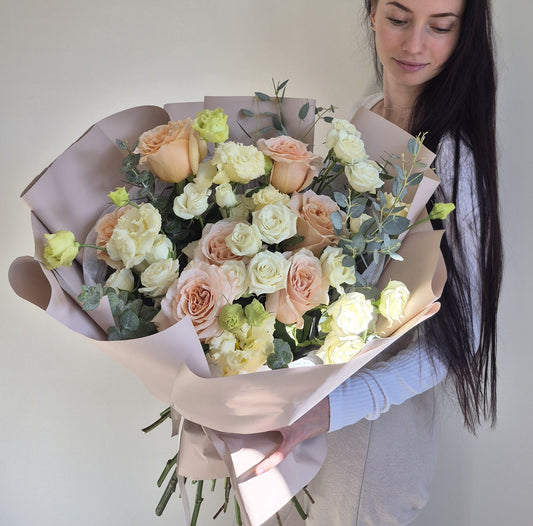 Bouquet "Graceful Harmony" Roses, Spray Roses