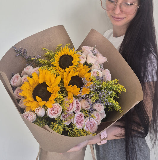 Bouquet "Summer mood" Spray Roses, Sunflower