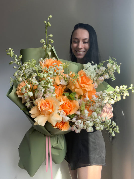 Bouquet "Olive & Apricot" Roses, Delphinium