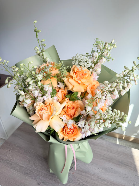 Bouquet "Olive & Apricot" Roses, Delphinium