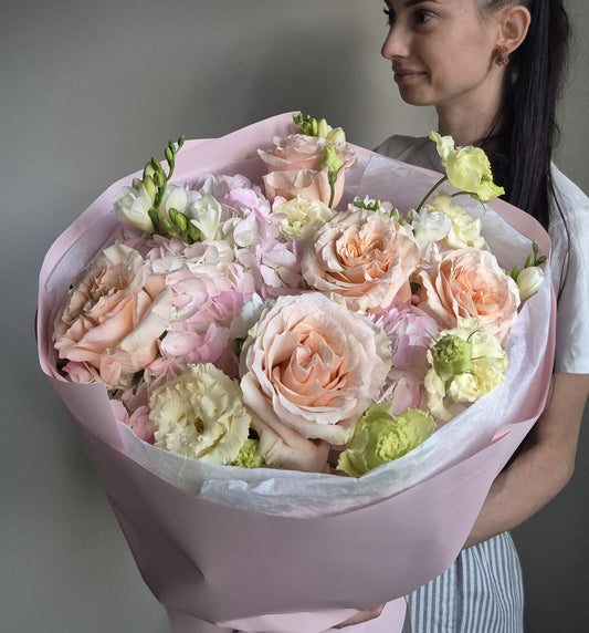 Bouquet "Princess Garden" Hydrangea, Roses , Spray Roses