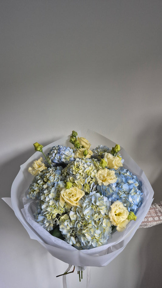 Bouquet "Morning Dew" Hydrangeas Lisianthus