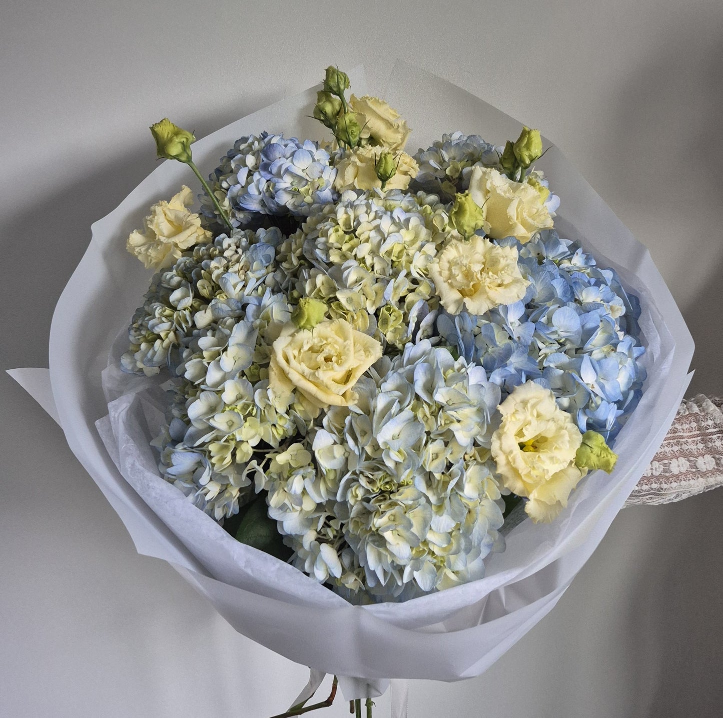 Bouquet "Morning Dew" Hydrangeas Lisianthus