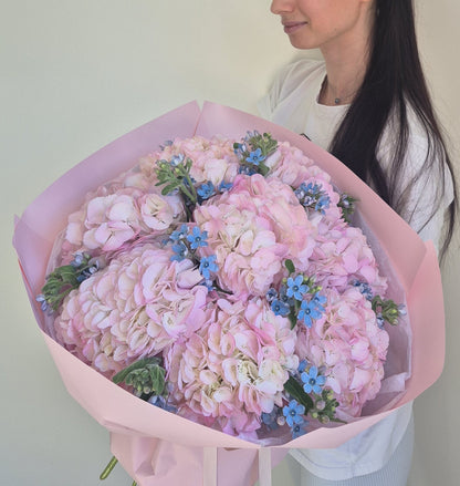 Bouquet "Starry Cloud" Hydrangeas Tweedia
