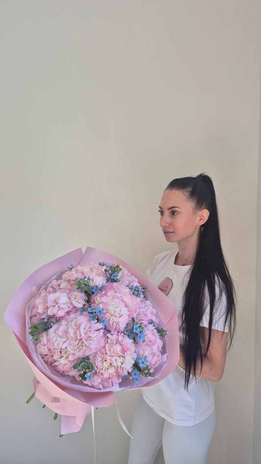 Bouquet "Starry Cloud" Hydrangeas Tweedia