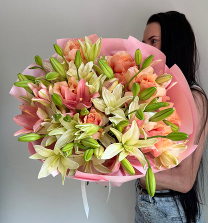 Bouquet "Berry Pavlova" Roses Lilies