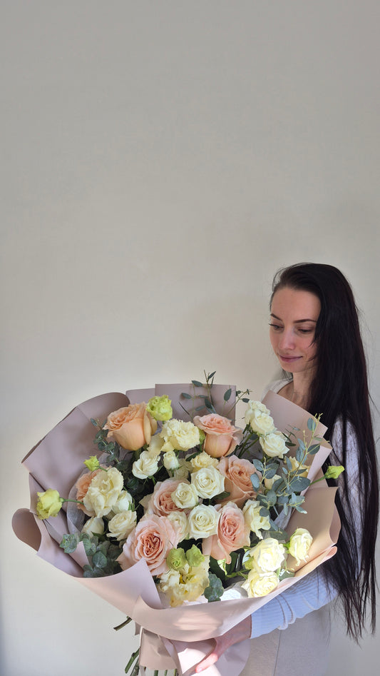 Bouquet "Graceful Harmony" Roses, Spray Roses