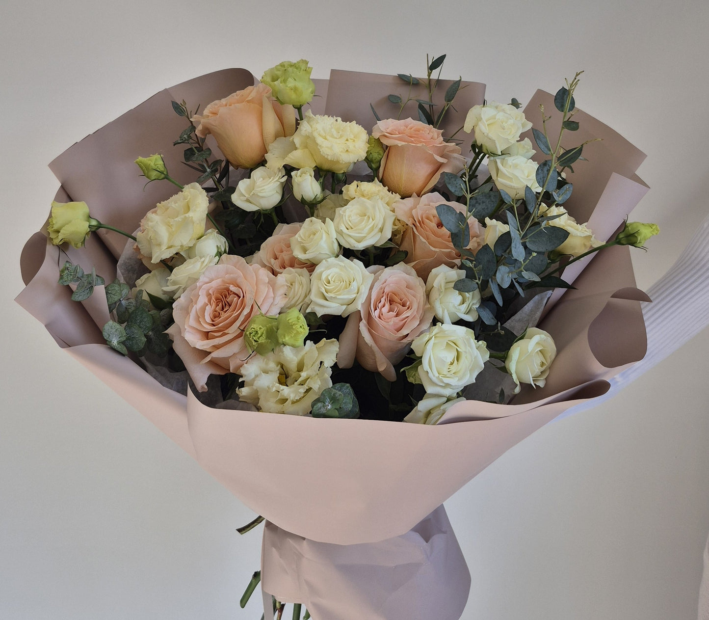 Bouquet "Graceful Harmony" Roses, Spray Roses