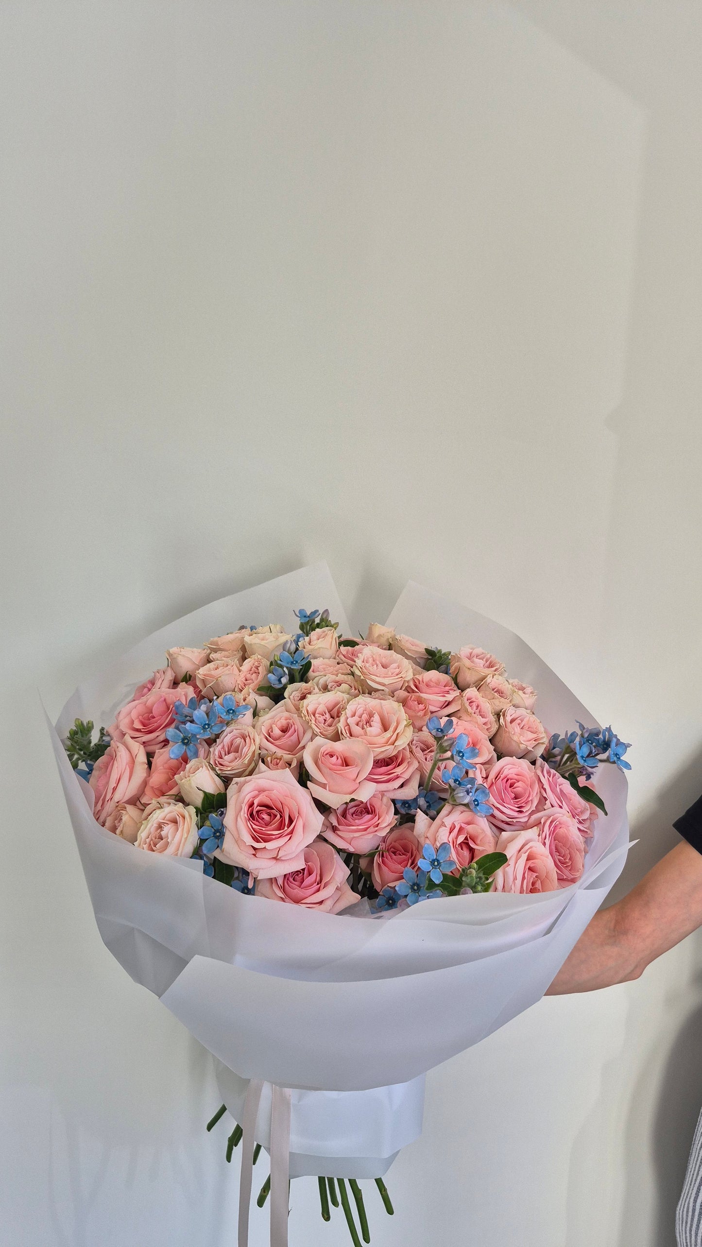 Bouquet "Mountain Bloom" Spray Roses, Tweedia