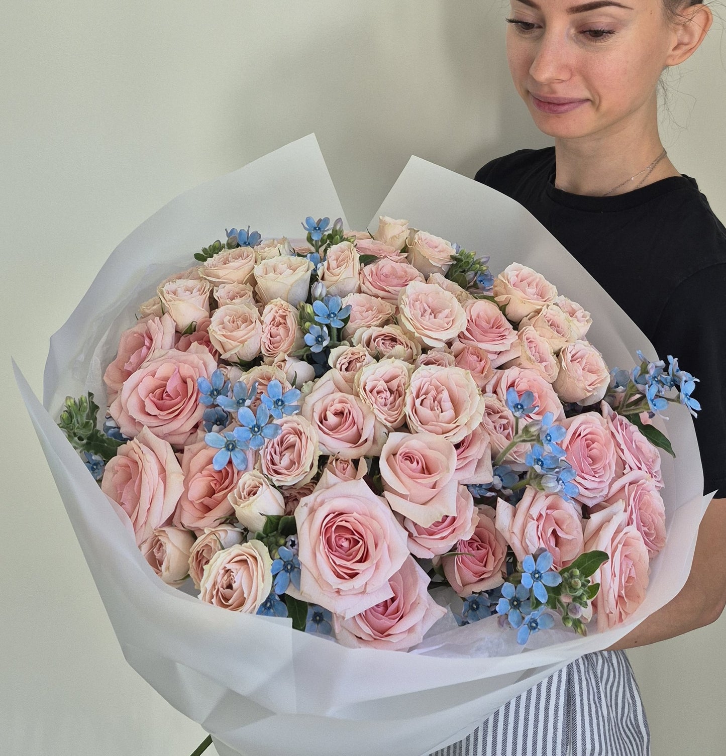 Bouquet "Mountain Bloom" Spray Roses, Tweedia