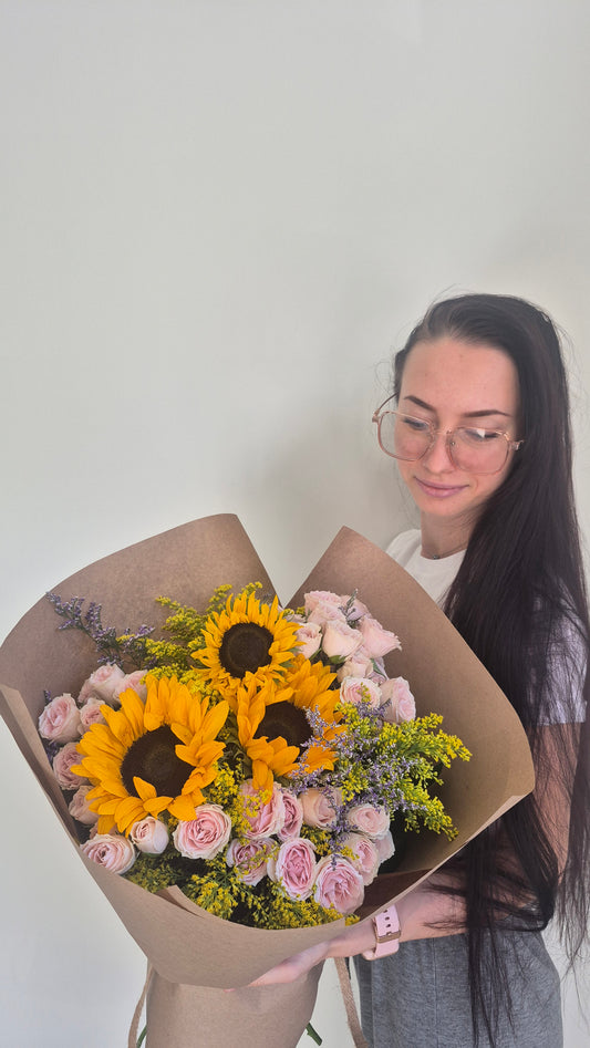 Bouquet "Summer mood" Spray Roses, Sunflower